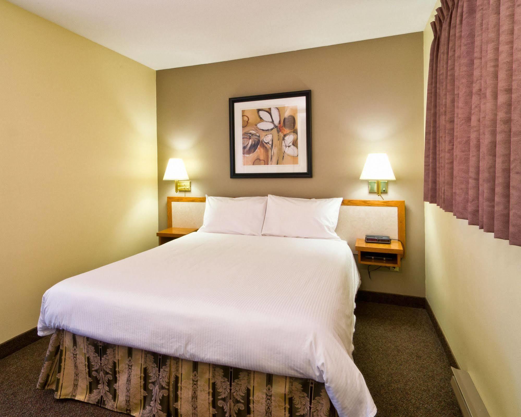 Siesta Suites Kelowna Exterior foto